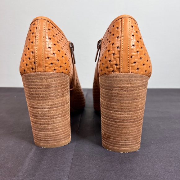 EUC Vince Camuto Trisha Ankle Bootie - Picture 8 of 12